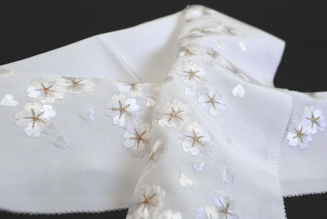 正絹　刺繍半衿