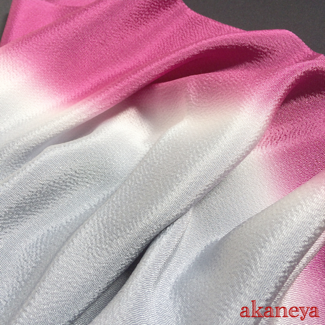 帯揚げ　正絹　縮緬　染め分け　グレー　牡丹