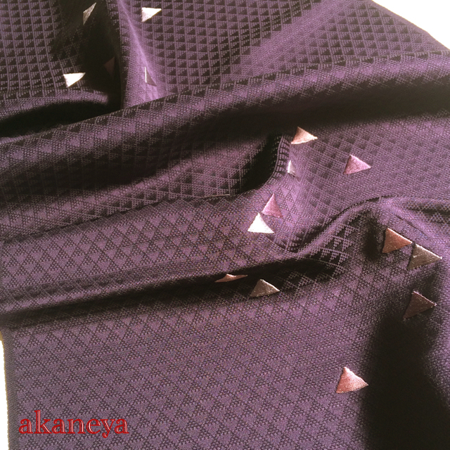 帯揚げ　正絹　暗い紫　鱗文様　刺繍