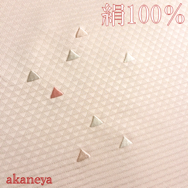 帯揚げ　正絹　薄いピンク　鱗文様　刺繍